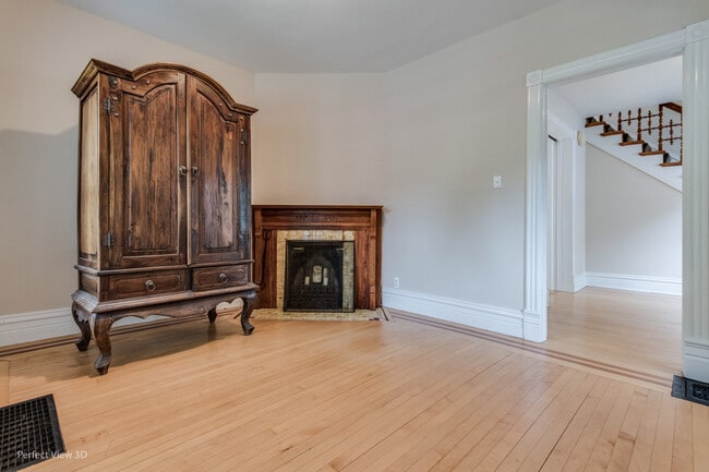 Building Photo - 420 7th Ave