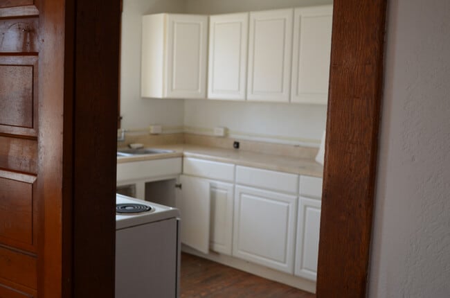 Building Photo - 185 W Spotswood Ave