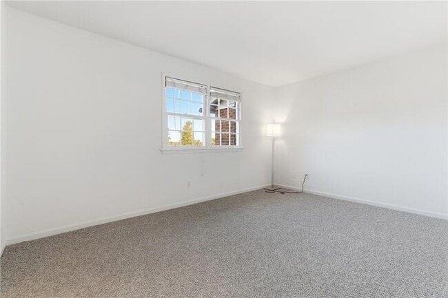 Building Photo - 6520 Roswell Rd NE