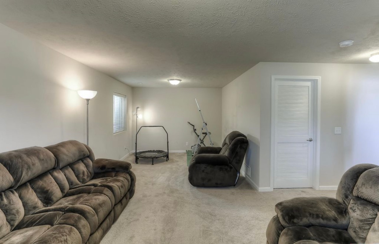 Building Photo - 9135 Hanover St