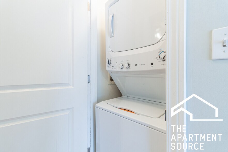 Building Photo - 736 W Addison St