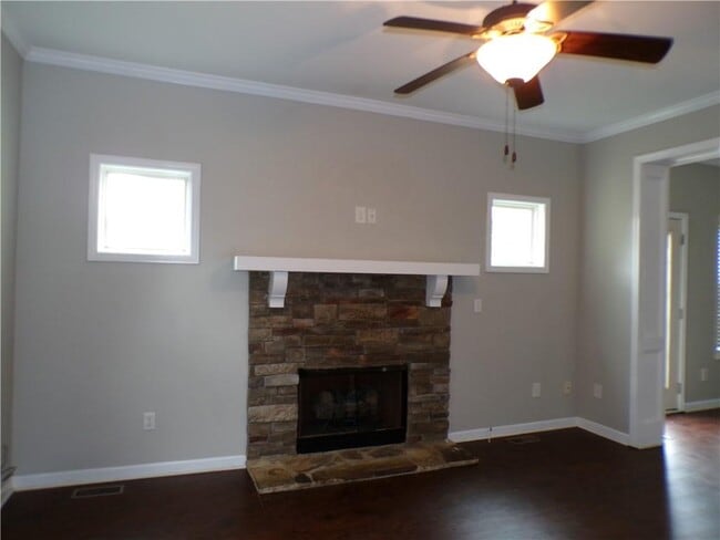 Building Photo - 21 Springmont Dr