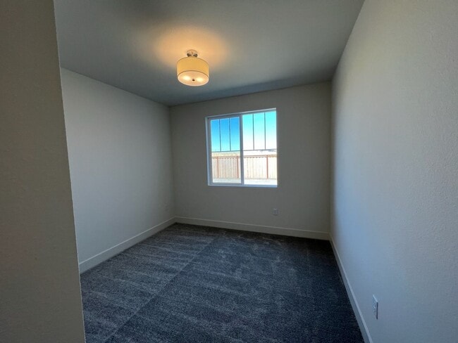 Building Photo - Newer Construction Home located in desirab...
