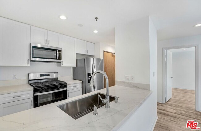 Building Photo - 2301 Santa Monica Blvd