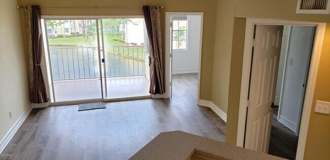 Building Photo - 1801 Island Club Dr