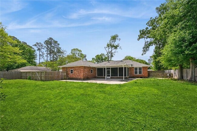 Building Photo - 208 Country Club Blvd