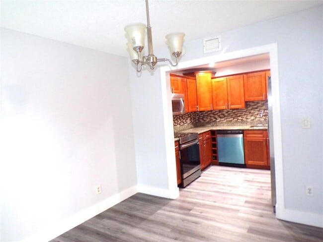 Building Photo - 2180 Bayberry Dr