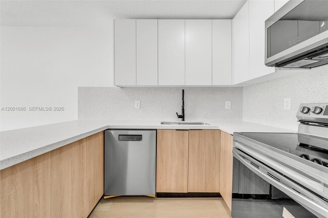 Building Photo - 1611 NE 50th Ct