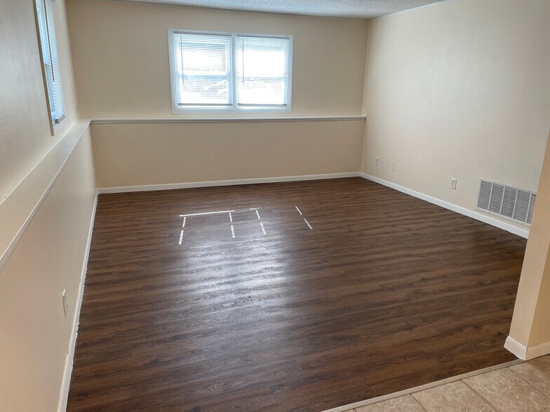 Living area - 207 Wellons Dr