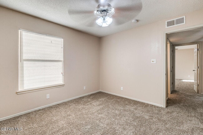 Building Photo - 10929 Northview Dr