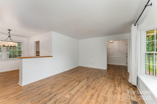 Building Photo - 3252 Northampton Dr