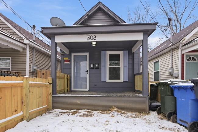 Building Photo - 308 E 7th St