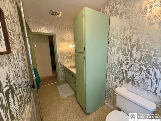 Building Photo - 32 Maple St