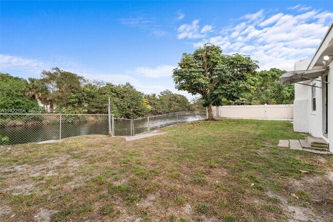 Building Photo - 201 S Biscayne River Dr