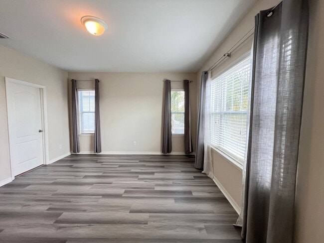Building Photo - Beautiful Townhouse at Windermere availabl...