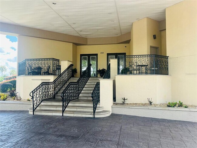 Building Photo - 3941 Atrium Dr