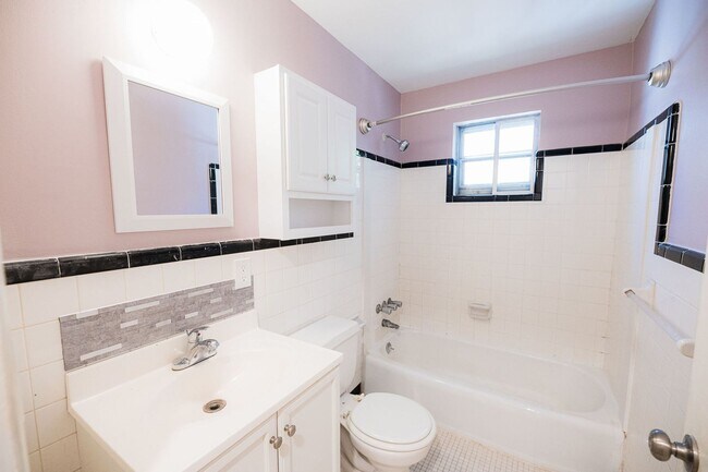 Building Photo - 315 S Mendenhall St