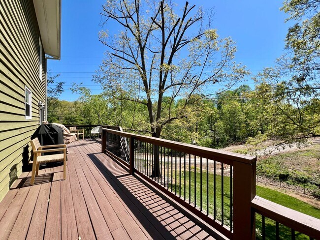 Building Photo - Beautifully Updated Home!  Fenced Yard!