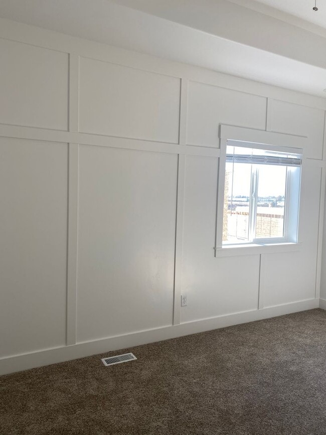 Building Photo - CHECK OUT THIS TOWNHOME IN SUGAR CITY WITH THE HOA and INTERNET INCLUDED!!