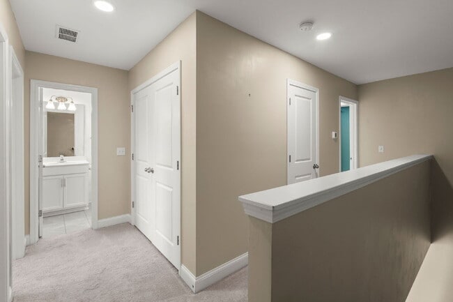 Building Photo - 407 Stoneleigh Ln