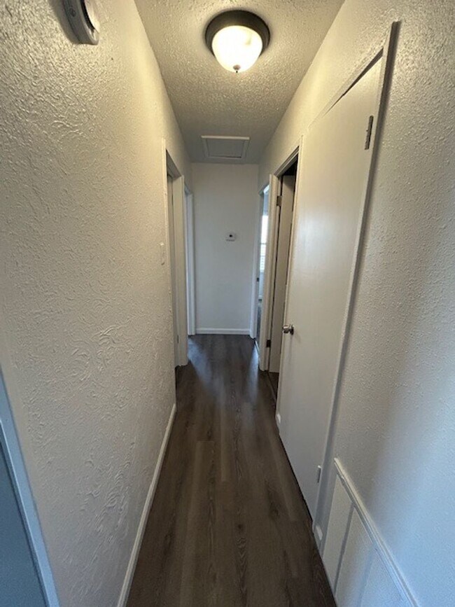 Building Photo - **LIMITED TIME**1/2 OFF DEPOSIT**Beautiful 3bd/1bath