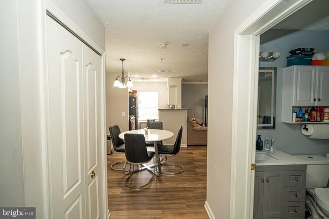 Building Photo - 8911 Town Center Cir