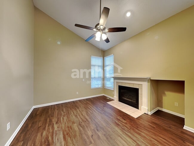 Building Photo - 4695 Woodfield Dr