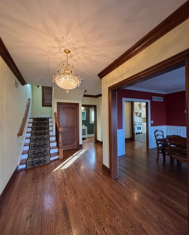 Building Photo - 310 N Prairie Ave