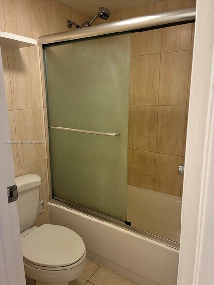 Building Photo - 3401 N Country Club Dr