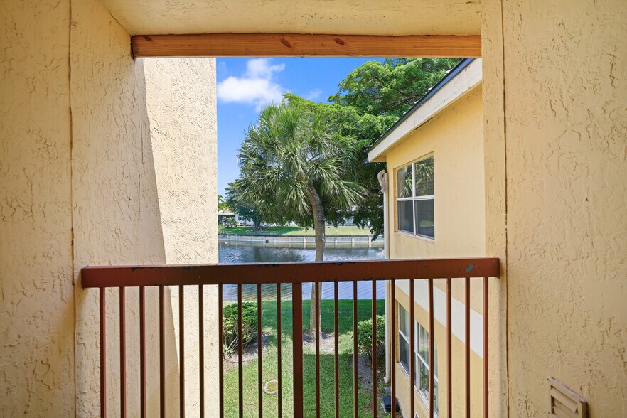Building Photo - 7640 Westwood Dr