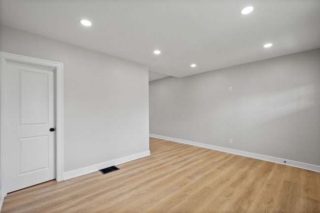 Building Photo - Stunning 2 bedroom home in Ambridge availa...