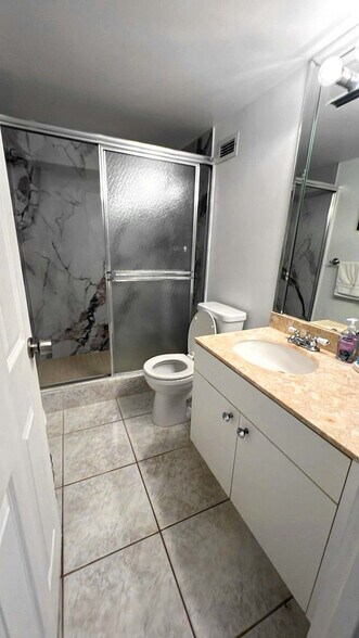 Building Photo - 3725 S Ocean Dr