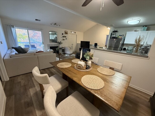 Building Photo - 272 Columbus Dr