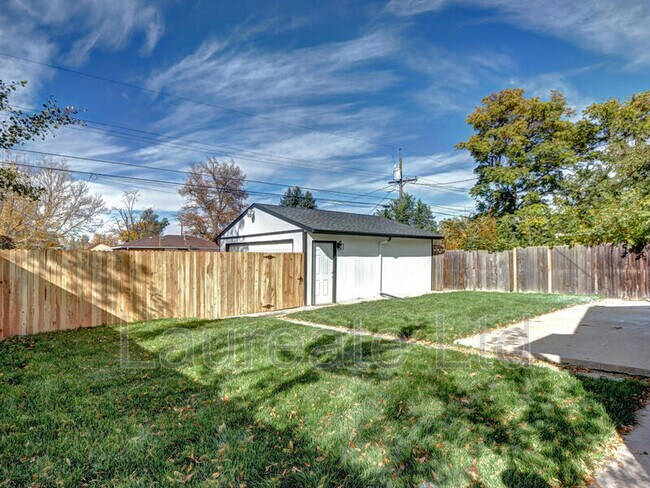 Building Photo - 3033 Leyden St