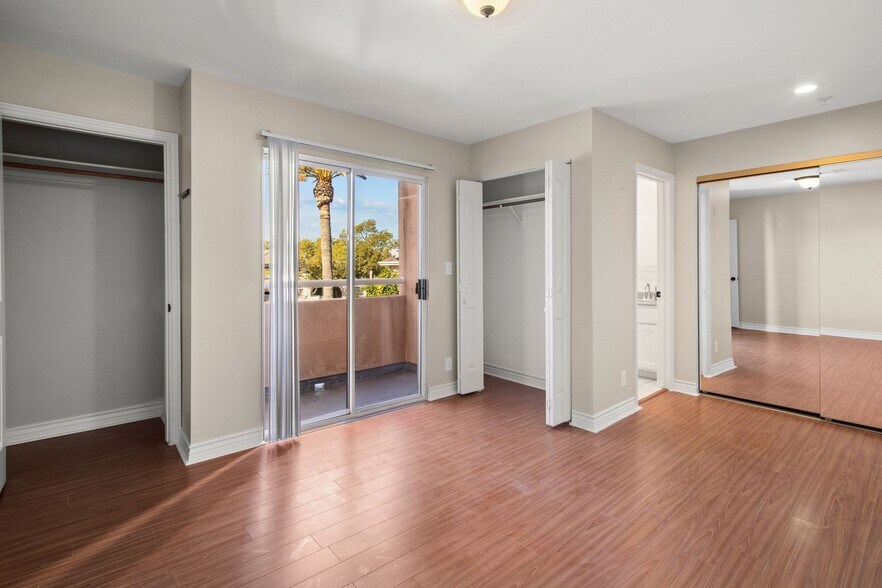 Building Photo - 321 W Dryden St