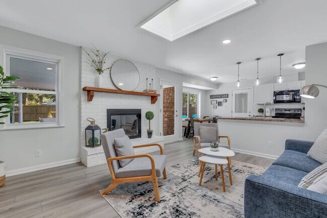 Building Photo - 402 Symons St