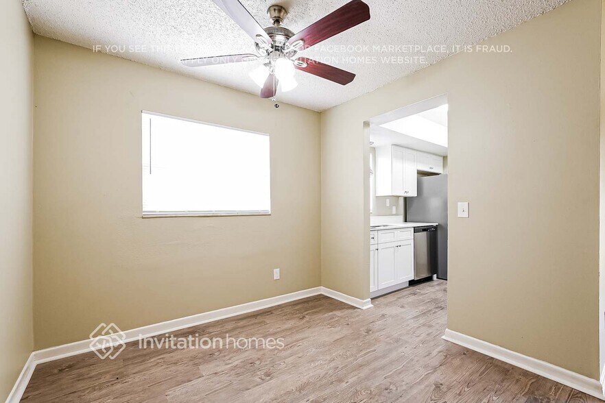 Building Photo - 409 S Hawthorn Cir