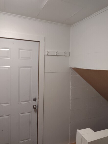 Building Photo - 821 Ravencrest Ave