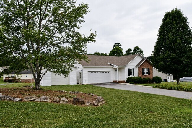 Building Photo - Available July 7th, 2026! Tons of Storage in this 3/2 with 2 garages for rent in Conover NC.