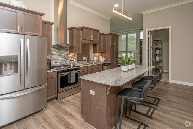 2BR, 2BA, Den - 1,230SF - The Elmwood