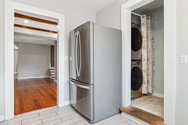 Building Photo - 1906 Vine St