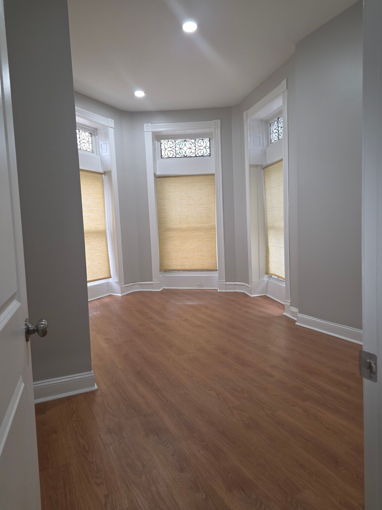 First bedroom off of kitchen - 1700 Linden Ave