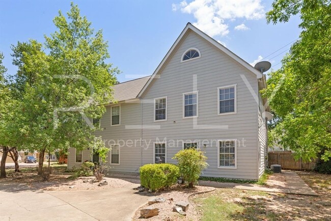Building Photo - 2908 Whisper Oaks Ln