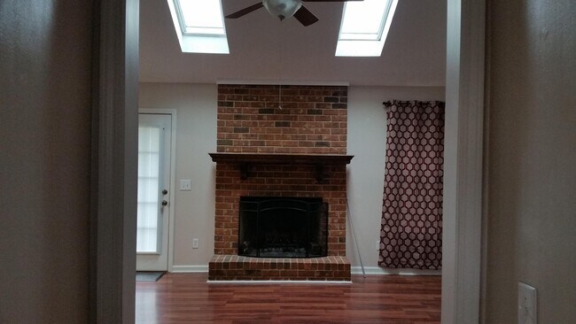 Building Photo - 1200 Black Walnut Ct