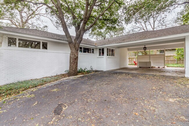 Building Photo - 724 Eventide Dr