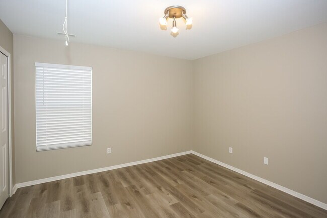 Building Photo - 1616 Poplar Shadow Dr