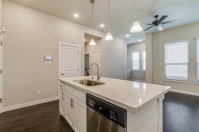 Building Photo - 1237 Pebblebrook Dr