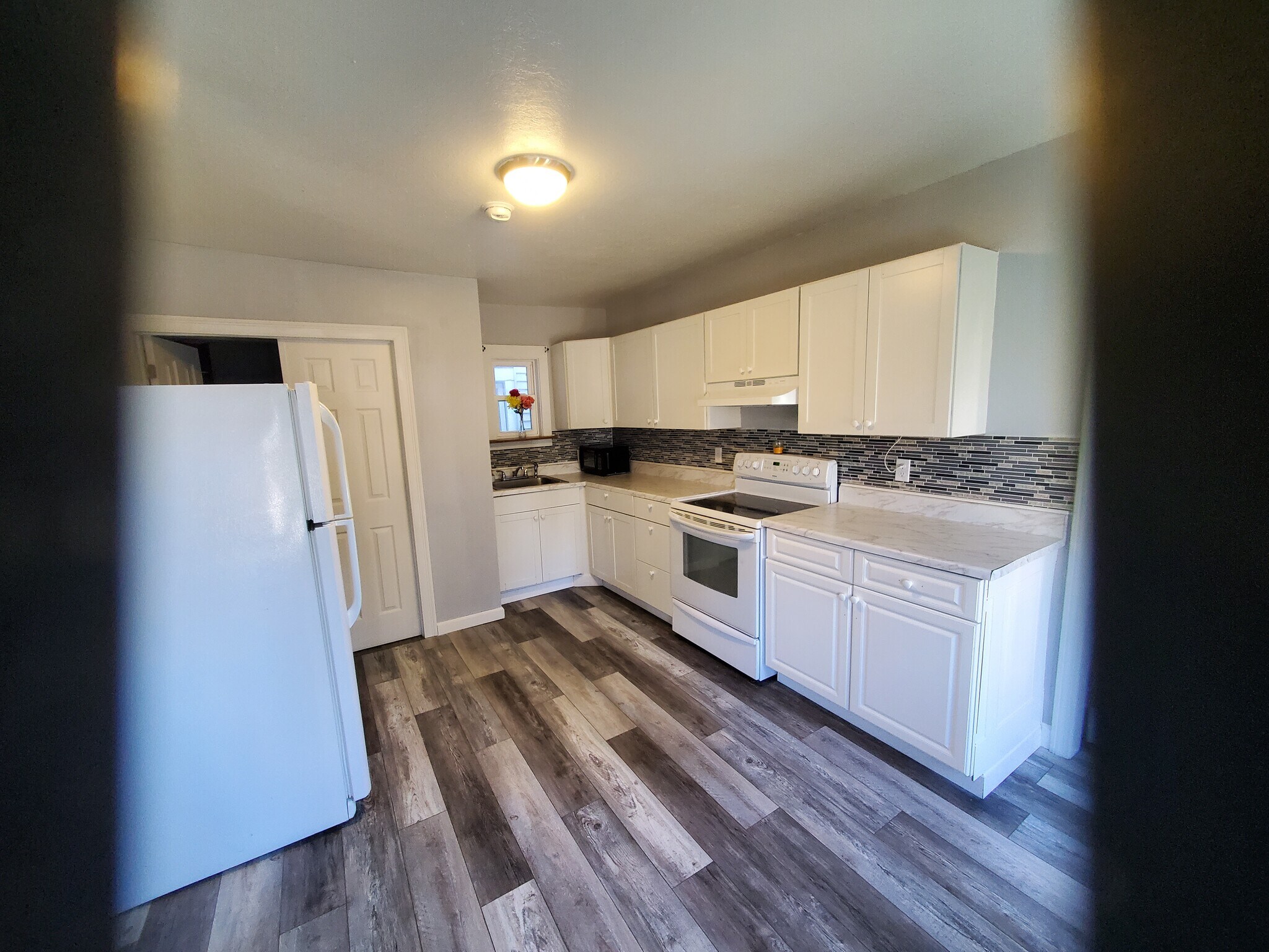 Kitchen - 104 Fair St