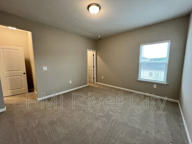 Building Photo - 125 Farmfield Dr
