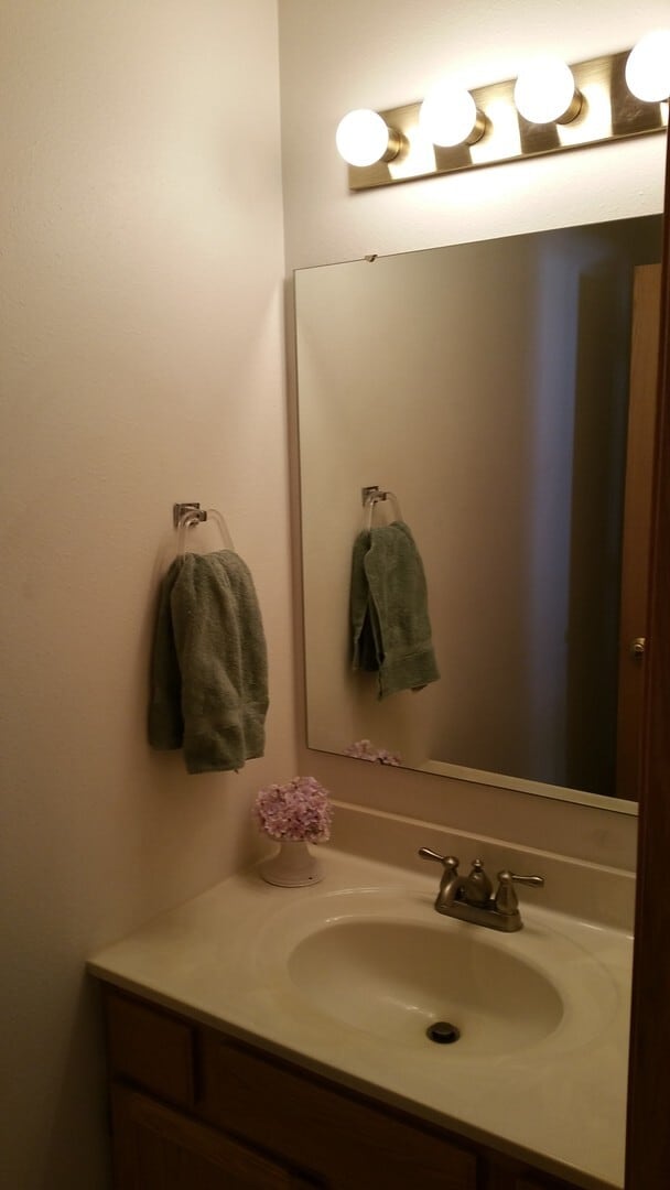 Building Photo - FALL 2026 AVAILABILITY!!!  2 bedroom, 2.5 bath condominium on Iowa City's east side